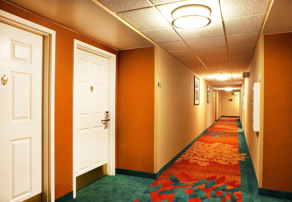 Hotel By Marriott
